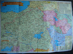 Розовой пунктирной линией отмечены прежние границы Армении. Сейчас Армения составляет только 1/10 часть от той древней Армении.