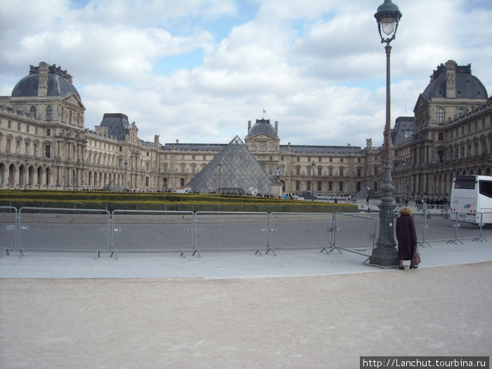 Лувр и окрестности Париж, Франция