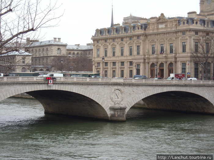 Лувр и окрестности Париж, Франция
