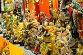 Сувениры тайские – это вообще экспонаты искусства. Многое из них невысокого качества, но замысловатые и интересные. Хотелось скупить абсолютно все.