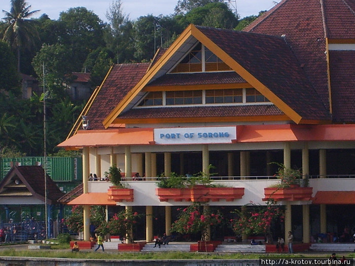 Порт города Соронг Соронг, Индонезия