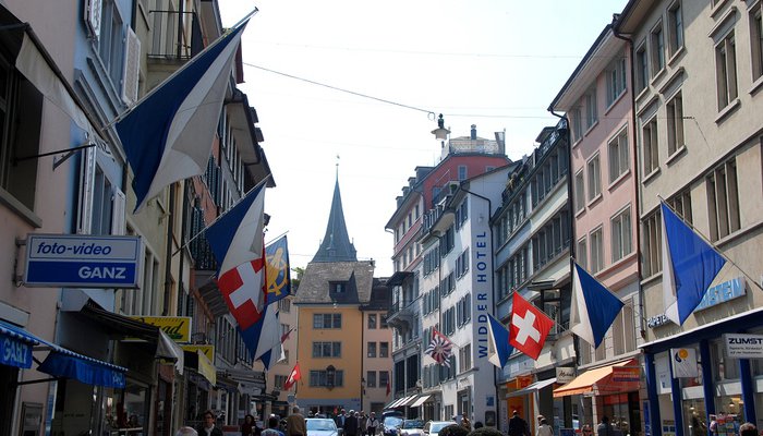 Прогулка по самому большому городу Швейцарии Цюрих, Швейцария