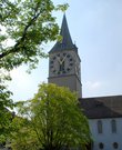 Церковь Санкт-Петер расположена, как и собор Фраумюнстер, на левом берегу реки Лиммат. Свой современный облик церковь получила в начале XVIII века.