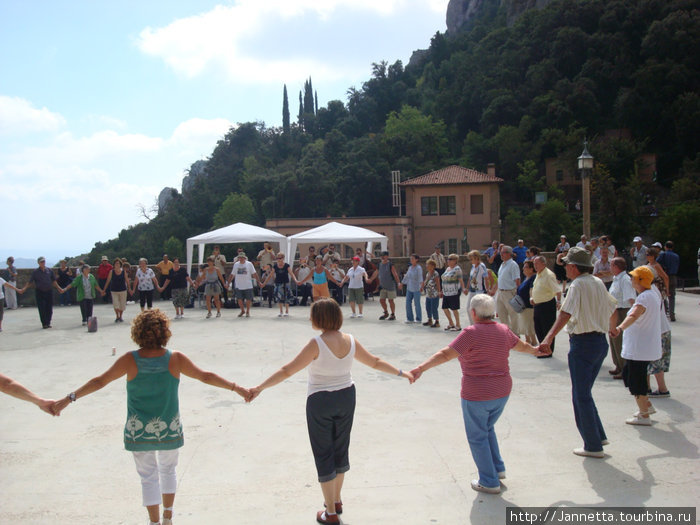 Национальный каталунский танец Сардана. Испания