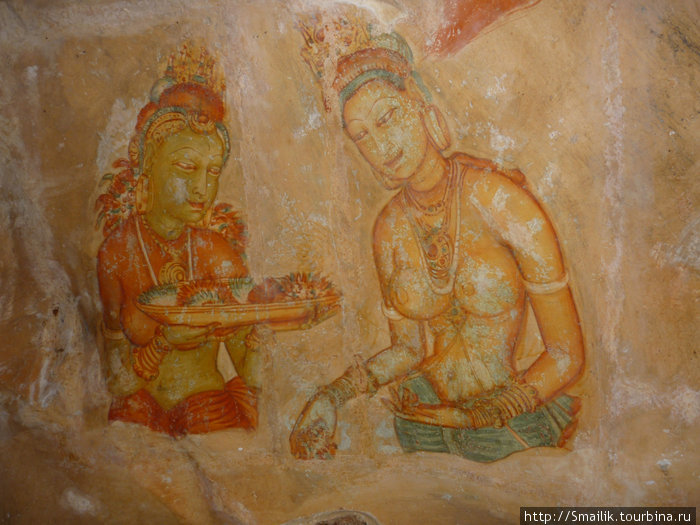 Сигирия, 18 фресок, где изображены наложницы короля. Шри-Ланка