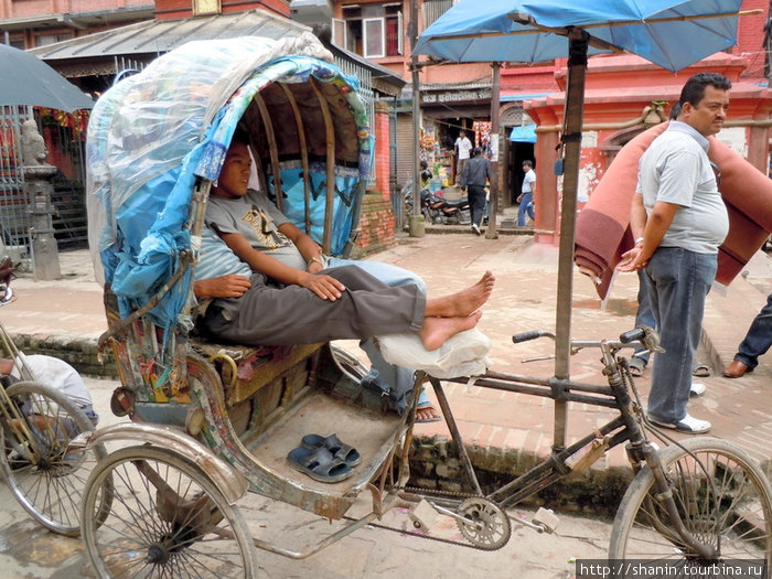 Велорикша на отдыхе Непал