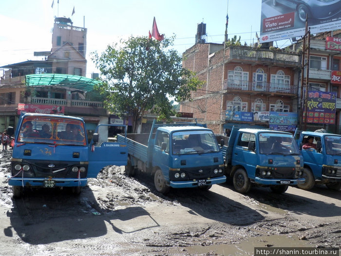 Стоянка грузовиков Непал