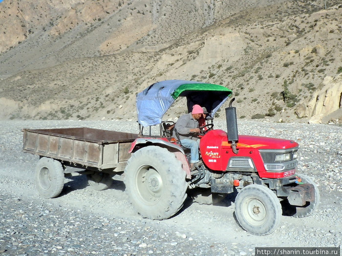 Трактор Непал