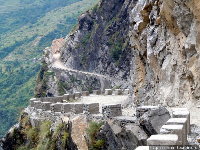 Дорога с ограждением Непал