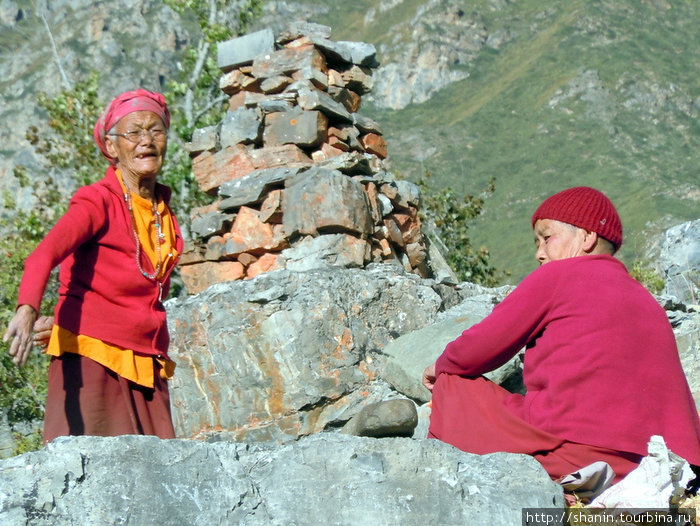 Монашенки в Муктинатхе Непал