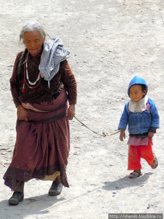 Внук на привязи Непал