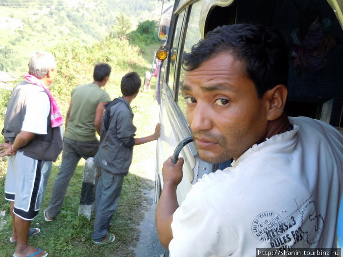 На автобусе Непал