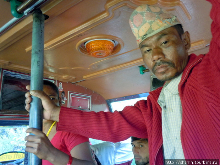 В автобусе Непал