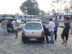 На автовокзал в Покхане приходится добираться на такси