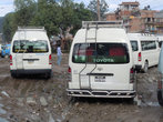Стоянка микроавтобусов — в грязи