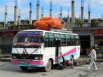 Автобус одновременно используется и для перевозки грузов
