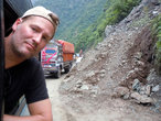 Иностранные туристы тоже перемещаются по Непалу на автобусах