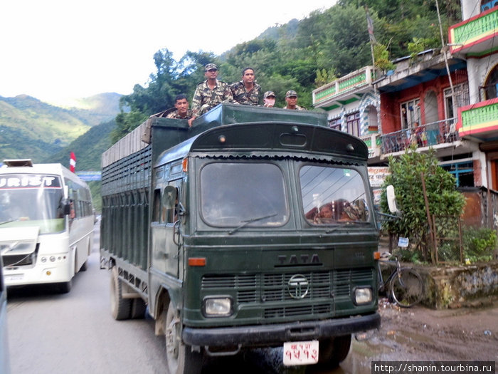 Военный грузовик Непал