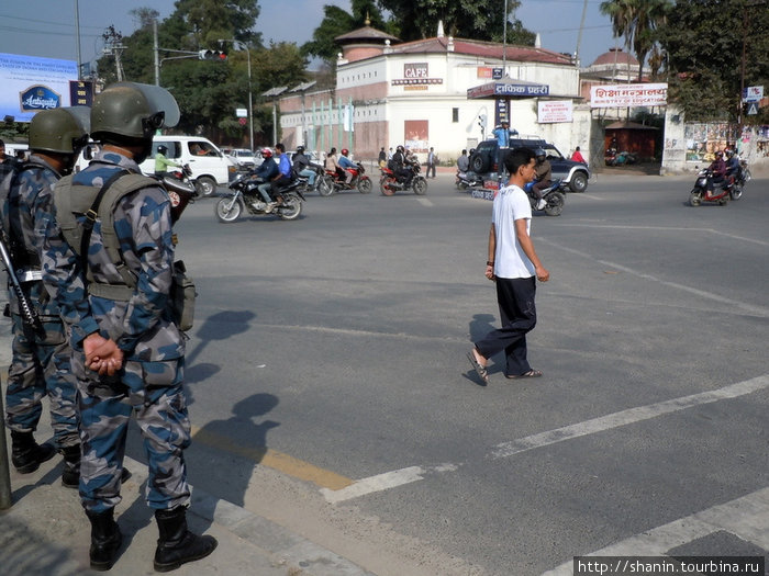 Полицейские и военные Непал