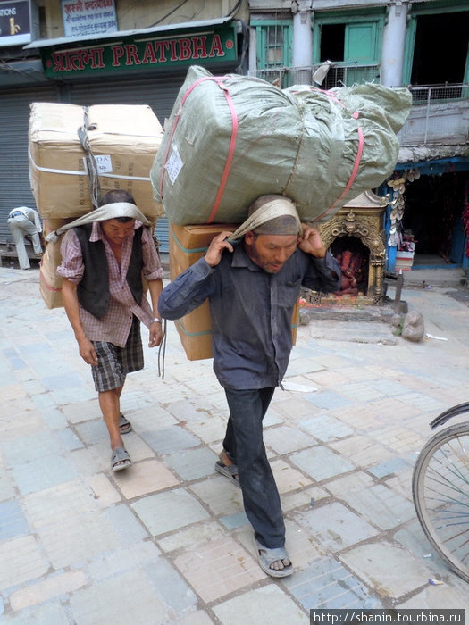 Портеры в Катманду Непал