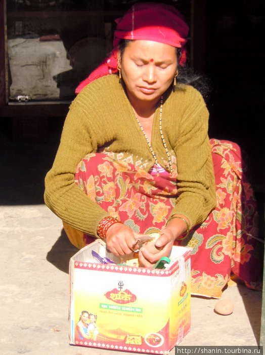 Чистка картошки Непал