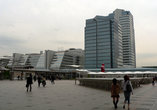 На площадке перед Токийским выставочным центром