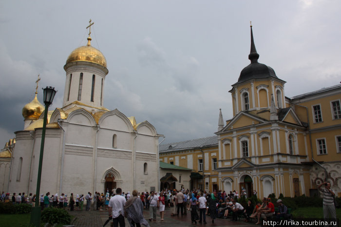 Троицкий собор и Казначейский корпус братских келлий Сергиев Посад, Россия