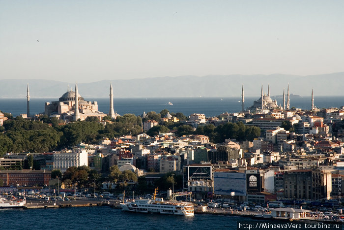 Вид со смотровой площадки башни Галата на Босфор и Константинополь Стамбул, Турция