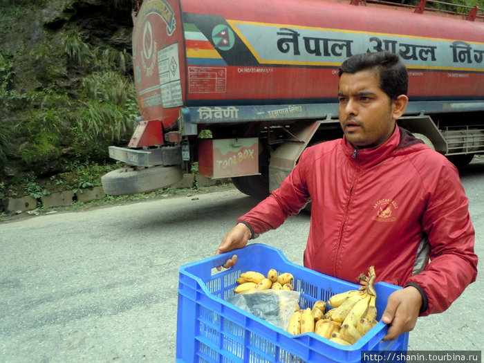 Торговец с ящиком Непал