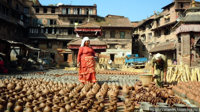 На площади горшечников в Бхактапуре Непал
