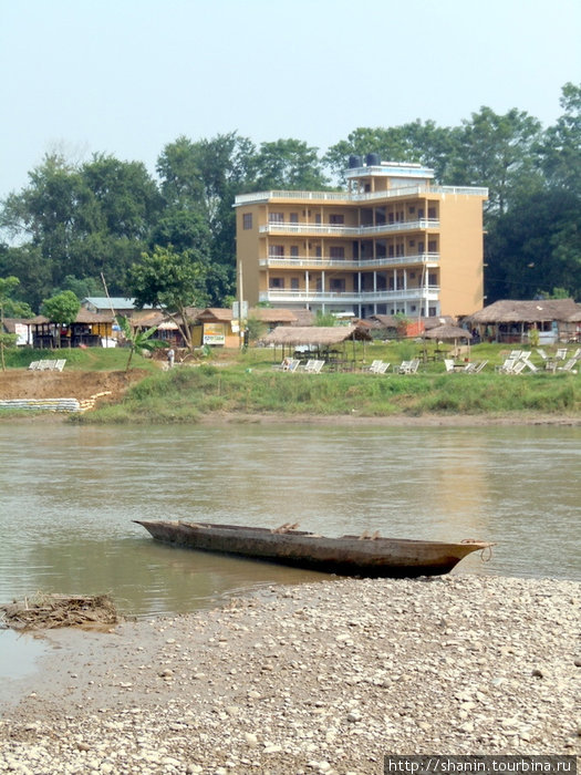Отель на берегу реки Рапти Зона Нараяни, Непал