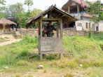 Пост на краю деревни Саураха