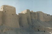 Крепость Бам. Восточный Иран.
Построена в древности из необожжённой глины
подреставрирована в ХХ веке,
но починена не полностью, так что оставалось много развалин,
где было интересно походить.