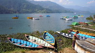 Лодки на берегу озера Фева