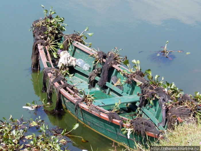 Заброшенная лодка Покхара, Непал