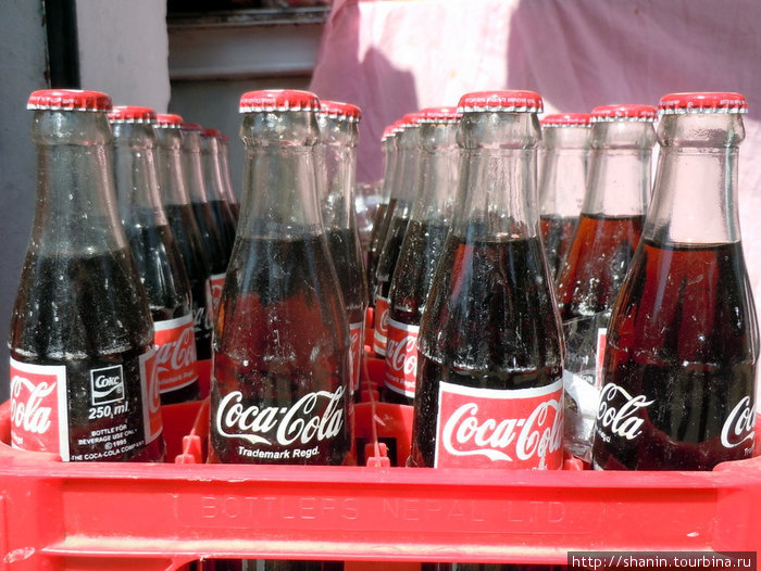 Кока-кола для туристов Покхара, Непал