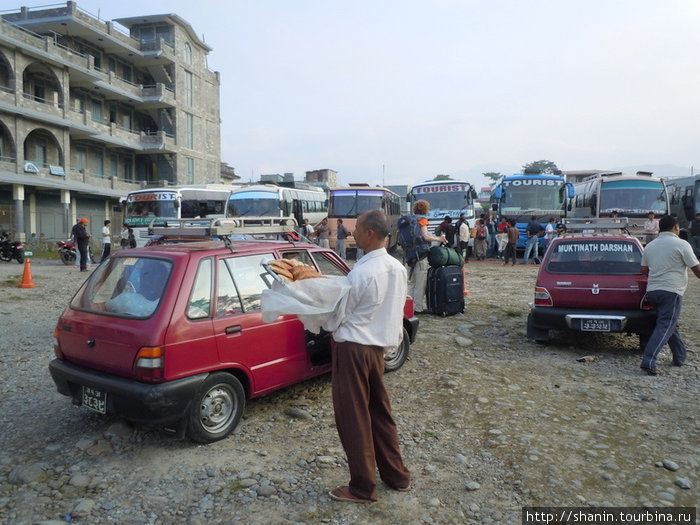 На туристическом автовокзале в Покхаре Покхара, Непал