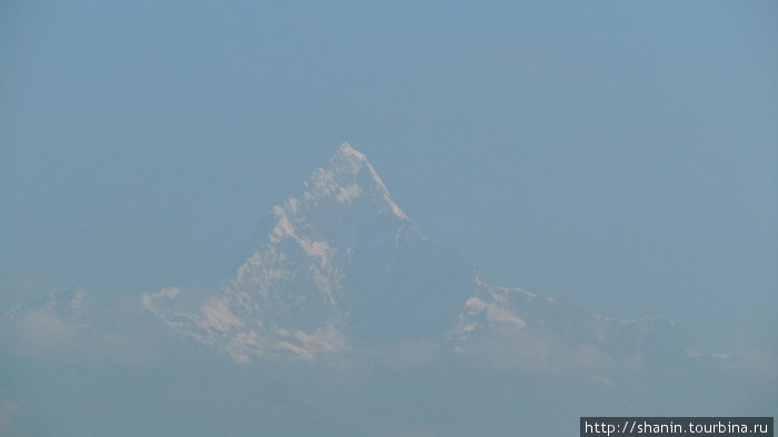 Вид на гору Рыбий хвост из Покхары Покхара, Непал