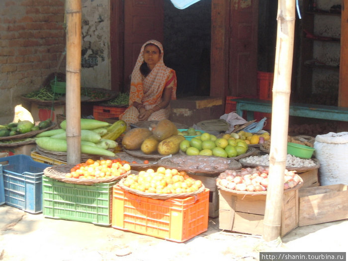 Придорожный овощной магазин Покхара, Непал