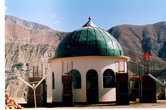 Гробница Ахмад Шах Масуда —
национального героя Афганистана
(ум.09.09.2001)
в Панджшерском ущелье
селище Бахарак