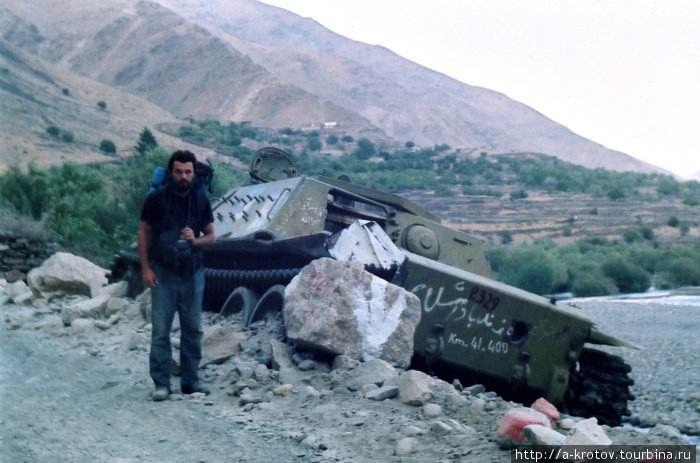 Остатки советской военной техники Базарак, Афганистан