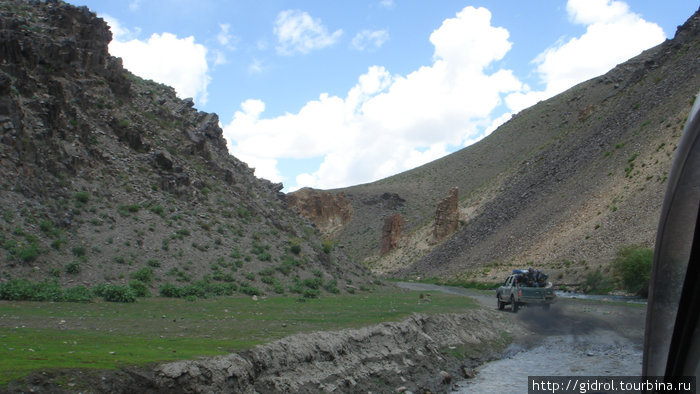 Половина дорог проходят вдоль горных рек. Майданшахр, Афганистан