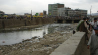 Кабульский базар расположен на реке Кабул.