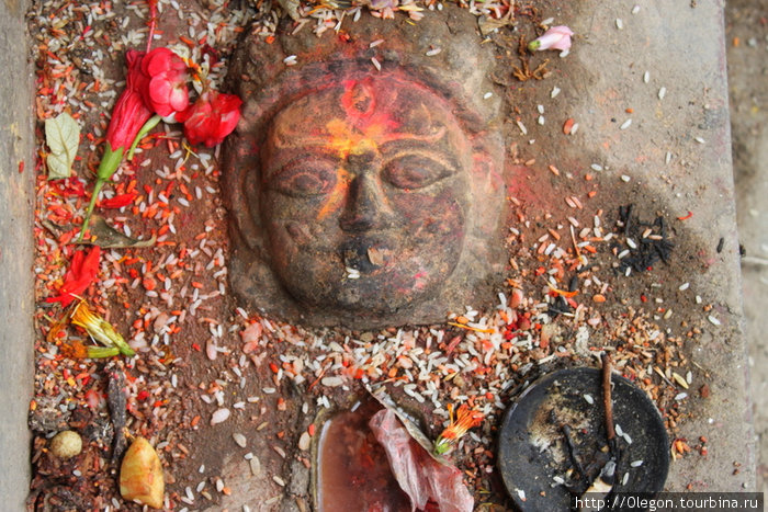 Немного религиозного мусора Непал