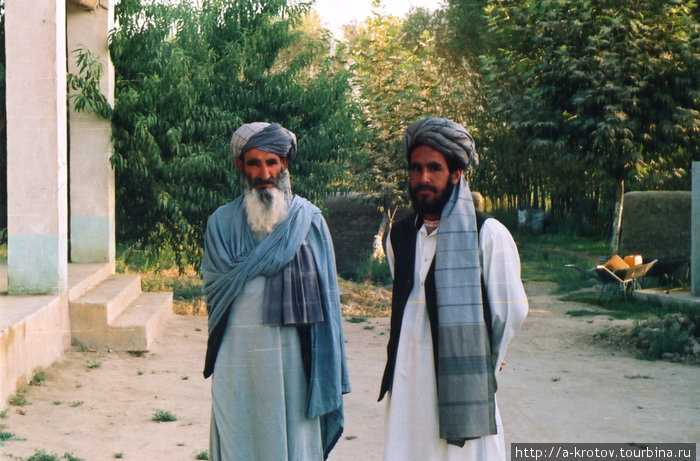 Имам мечети и его друг Мазари-Шариф, Афганистан