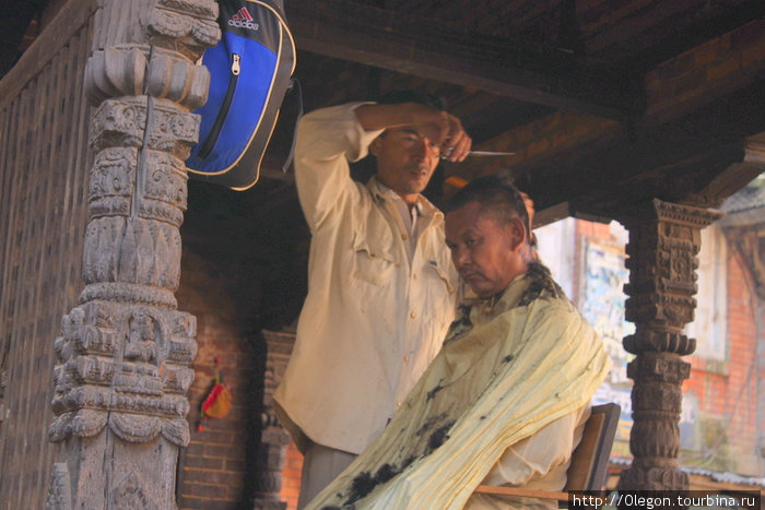 Сделай нас умытыми, сытыми и бритыми Непал