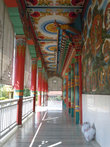 Галерея у храма