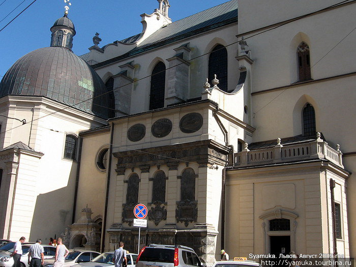 Ровесником Армянской церкви во Львове является Латинский кафедральный костел Успения Пресвятой Девы Марии, или Катедра, как его называют львовяне. Львов, Украина