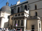 Ровесником Армянской церкви во Львове является Латинский кафедральный костел Успения Пресвятой Девы Марии, или Катедра, как его называют львовяне.