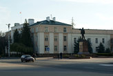 памятник Ленину на улице Ленина — городская площадь